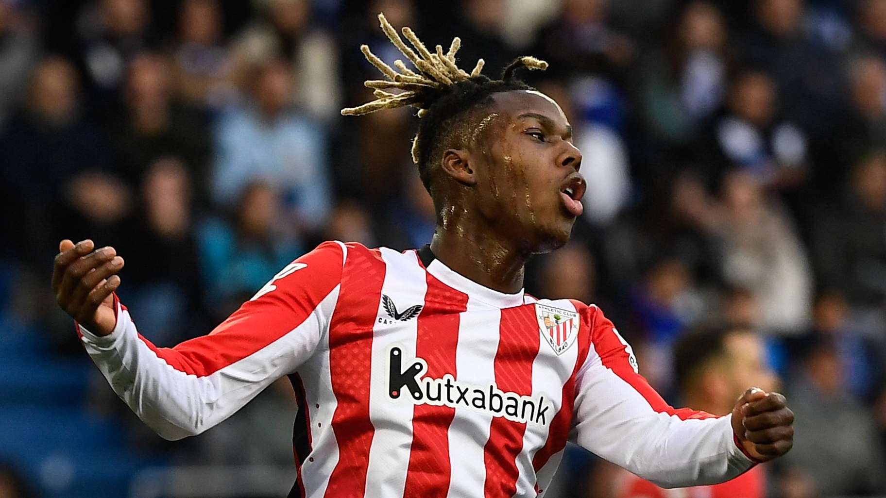 丹麦女足和瑞典女足队长在国家队交手，两人场外是一对情侣.