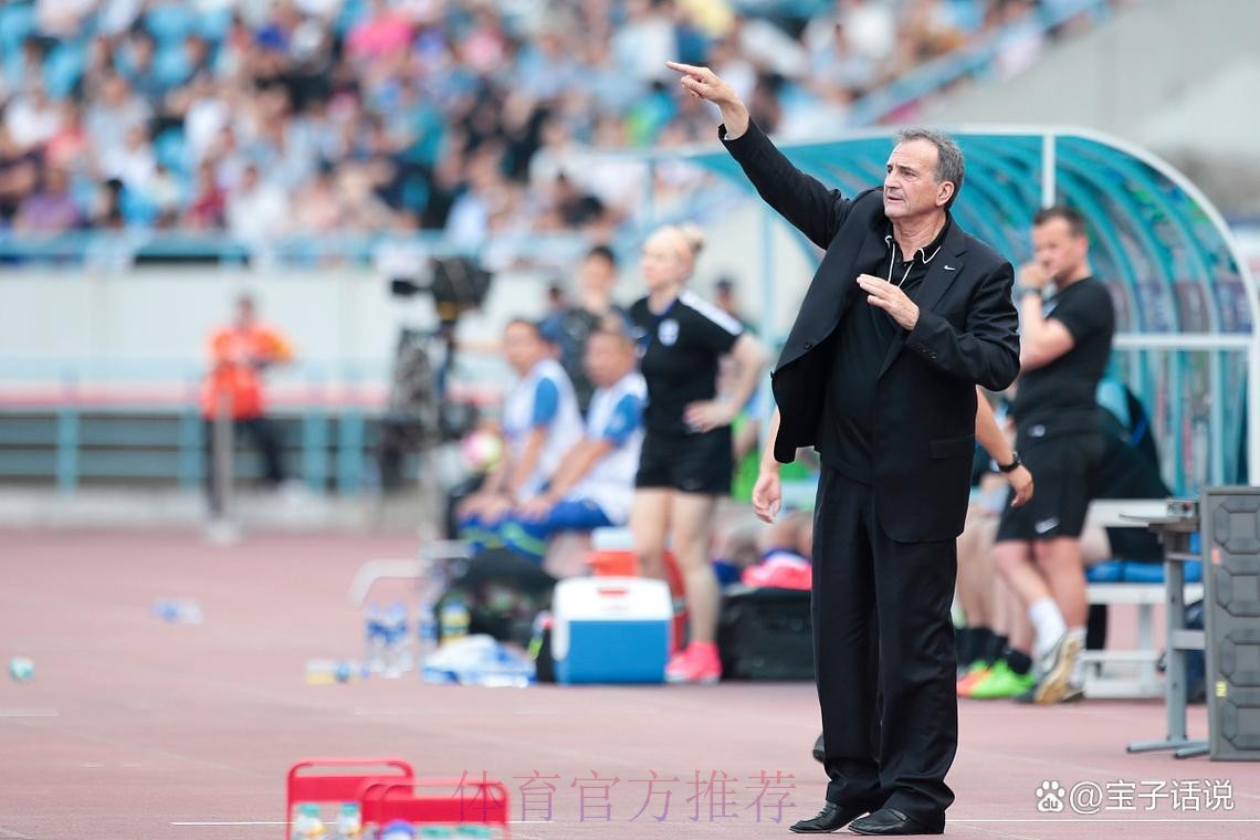 阿斯：皇马可能让索拉里或劳尔带队参加世俱杯